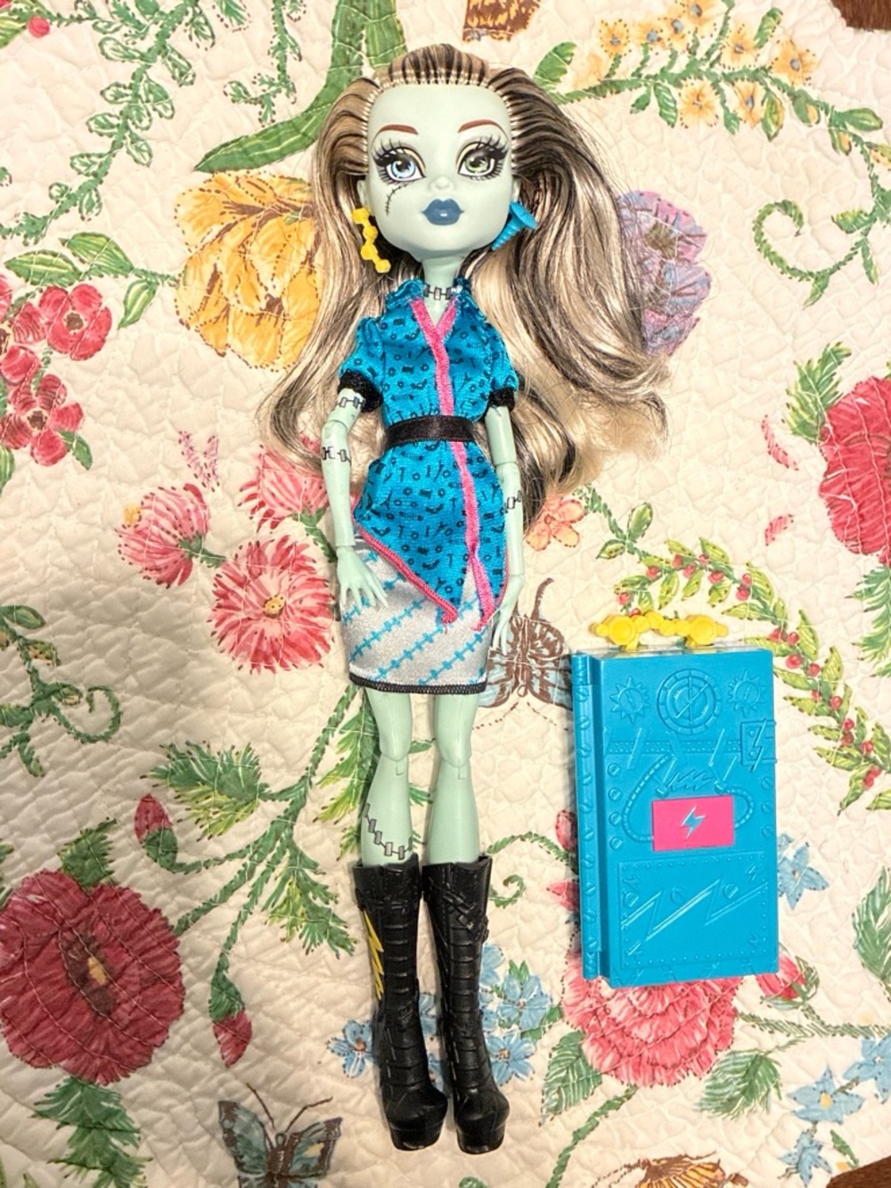 2008 Monster High Scaris: City of Frights Frankie Stein doll with suitcase